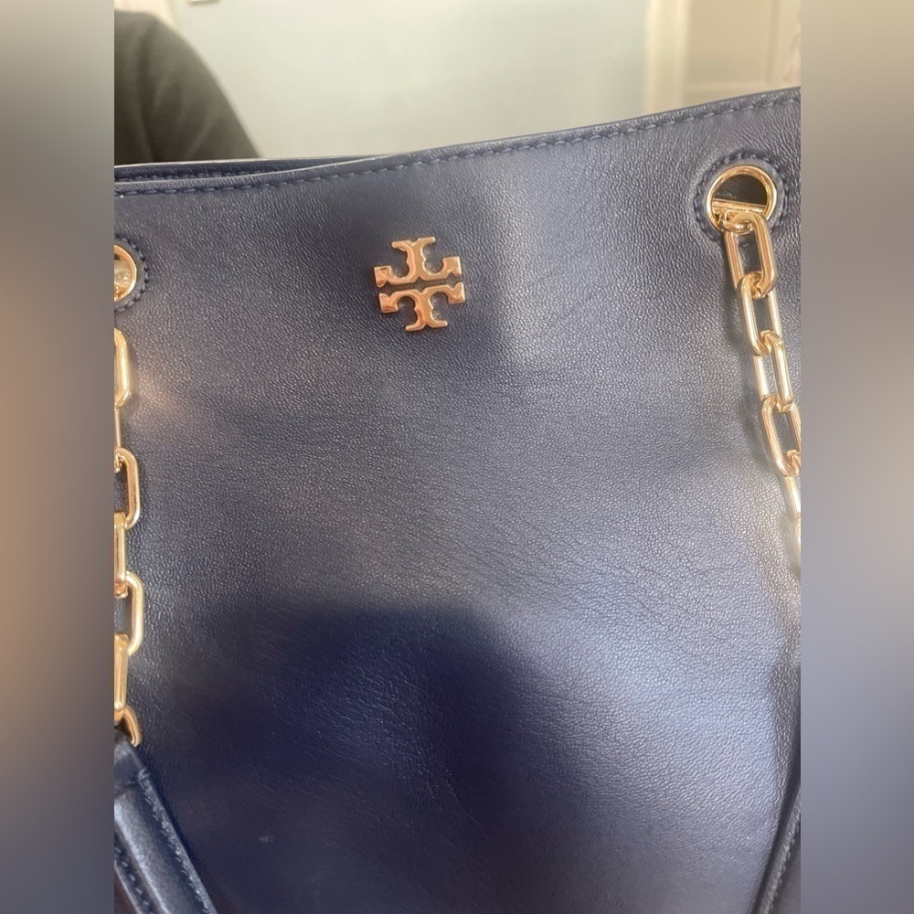 Tory Burch Carter Tote Chain Handle Tagged Tote Bag Leather Royal Navy 56968 - Picture 4 of 12